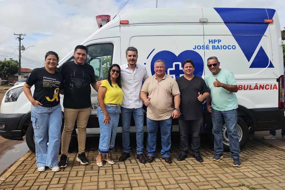 Thiago Flores entrega ambulância inédita e reforça investimentos na saúde de Itapuã do Oeste 
