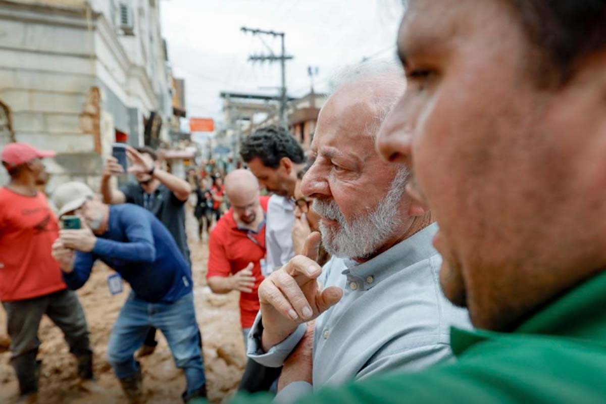 Perdas materiais serão recuperadas, diz Lula em visita a Minas Gerais