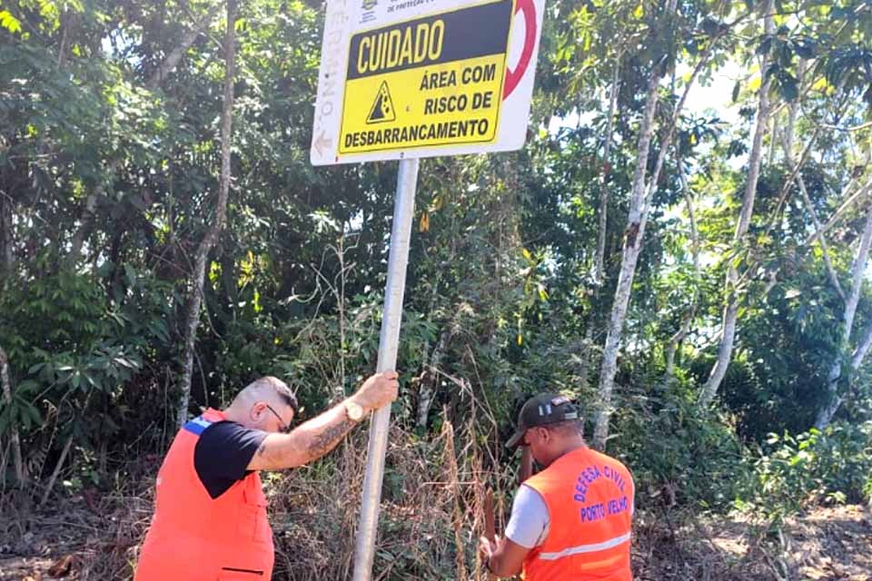 Prefeitura sinaliza áreas de risco para evitar acidentes com desbarrancamento de barrancos nas regiões ribeirinhas
