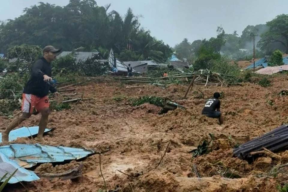 Indonésia procura dezenas de desaparecidos após deslizamento de terra
