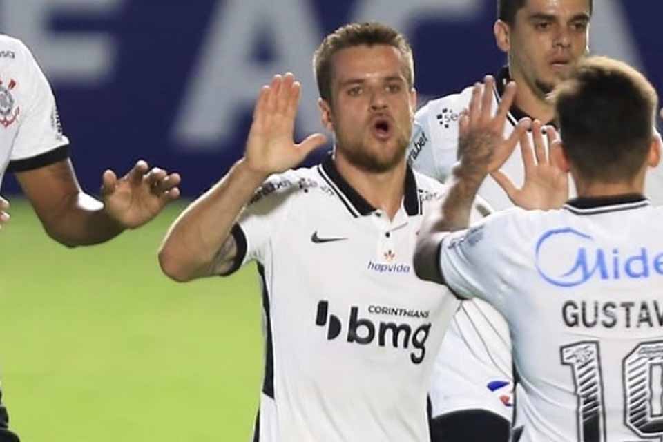 VÍDEO - Com gol de Danilo Avelar no fim, Corinthians vence o Goiás pelo Brasileirão