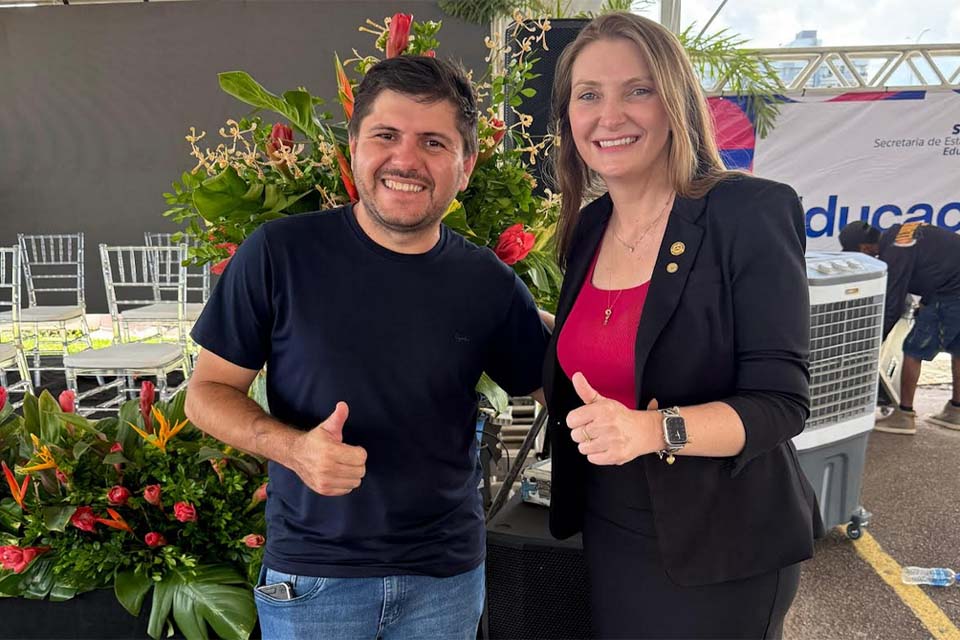 Van odontológica é entregue a São Francisco do Guaporé por emenda da deputada Lebrinha