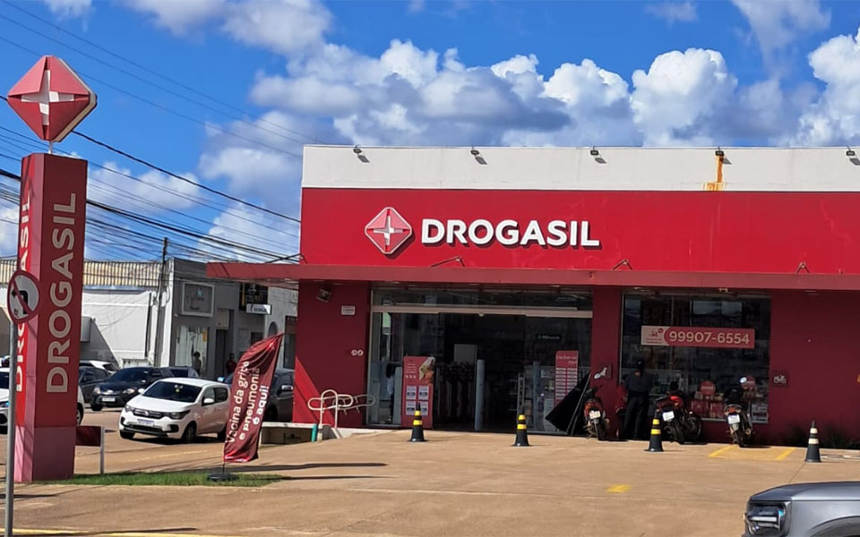 Rede Drogasil de farmácias descumpre CCT da categoria farmacêutica e é notificada extrajudicialmente pelo SINFAR