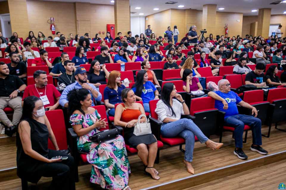 Assembleia Legislativa de Rondônia faz aulão do Projeto Acelero Enem 2025 com estudantes de diversas escolas de Porto Velho