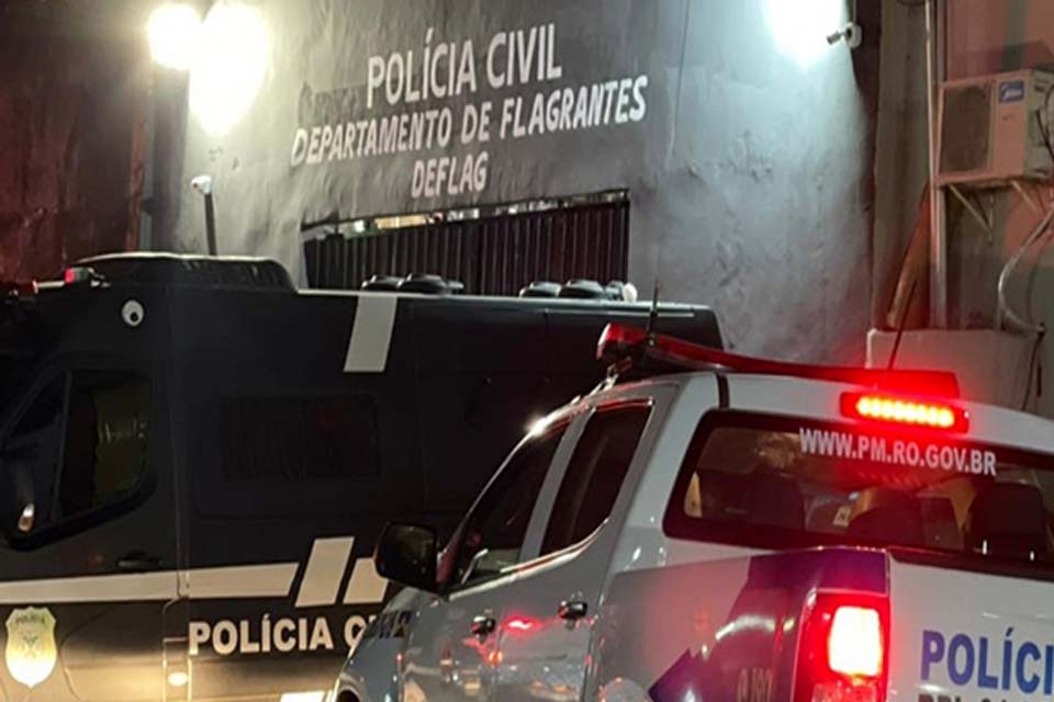 Policial e amigo são presos com moto furtada em posto de combustíveis