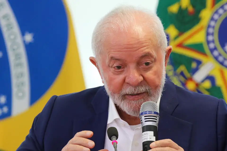 Lei que regulamenta apostas esportivas é sancionada por Lula