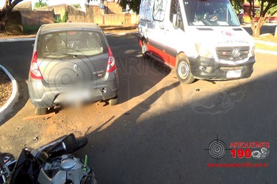Motociclista vai parar embaixo de carro após acidente na Av. Tabapuã
