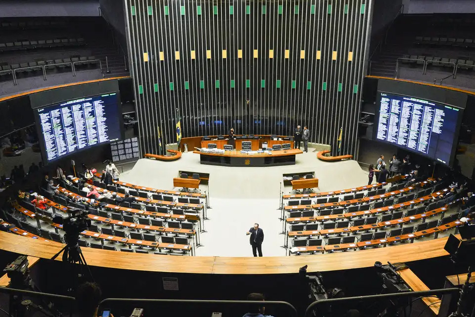 Deputados do PL lideram em denúncias de quebra de decoro na Câmara, com PSOL e PT na Sequência