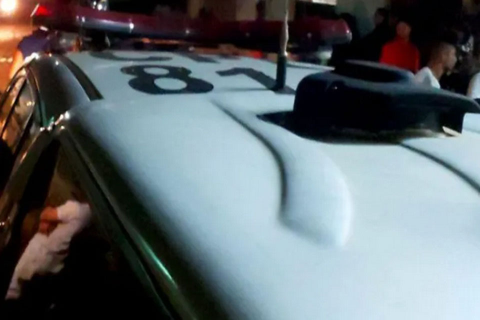 Homem é preso após agredir a esposa e esfaquear o enteado de 15 anos