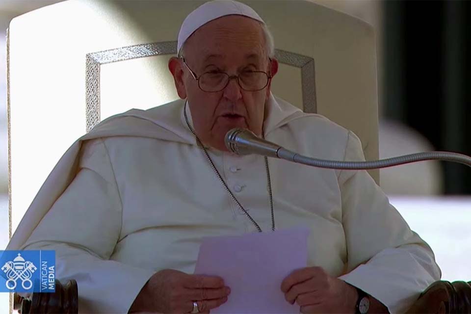 Papa Francisco mostra melhoras e apela ao fim dos conflitos no mundo