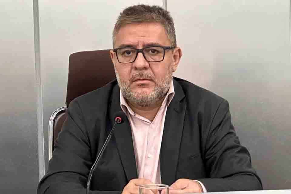 Vereador Fogaça solicita recuperação de via no Bairro Industrial