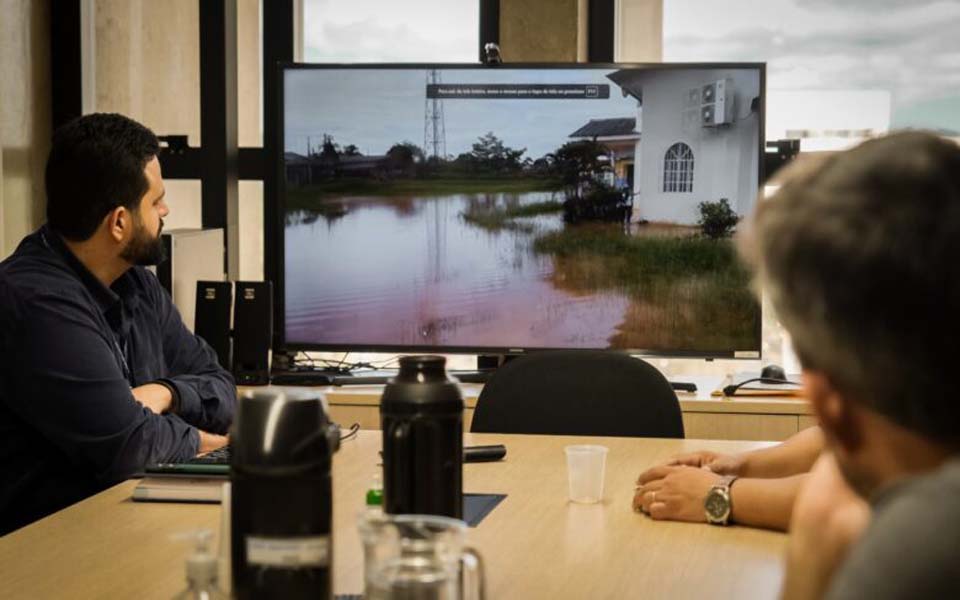 Reunião no TCE-RO debate alagamento em rua de Porto Velho