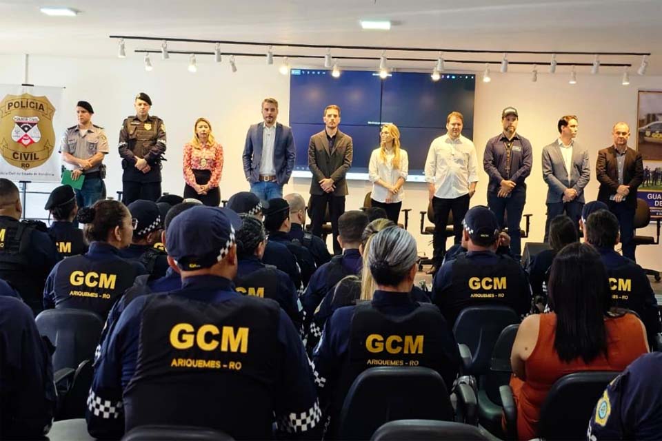 Deputado Thiago Flores apoia curso pioneiro de armamento e tiro da Guarda Municipal de Ariquemes 