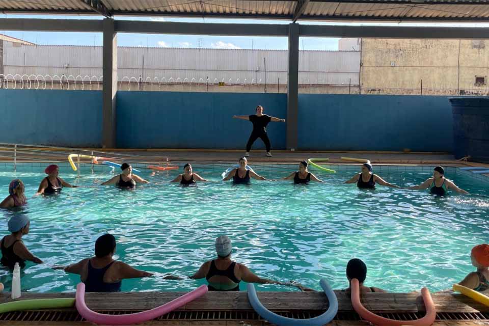 Projeto Viva Mais, da Prefeitura de Porto Velho, transforma a rotina de idosos com aulas de hidroginástica