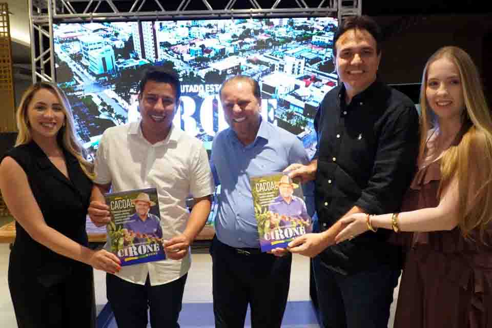 Deputado Cirone Deiró presta contas de trabalho em encontro com a imprensa e lideranças 