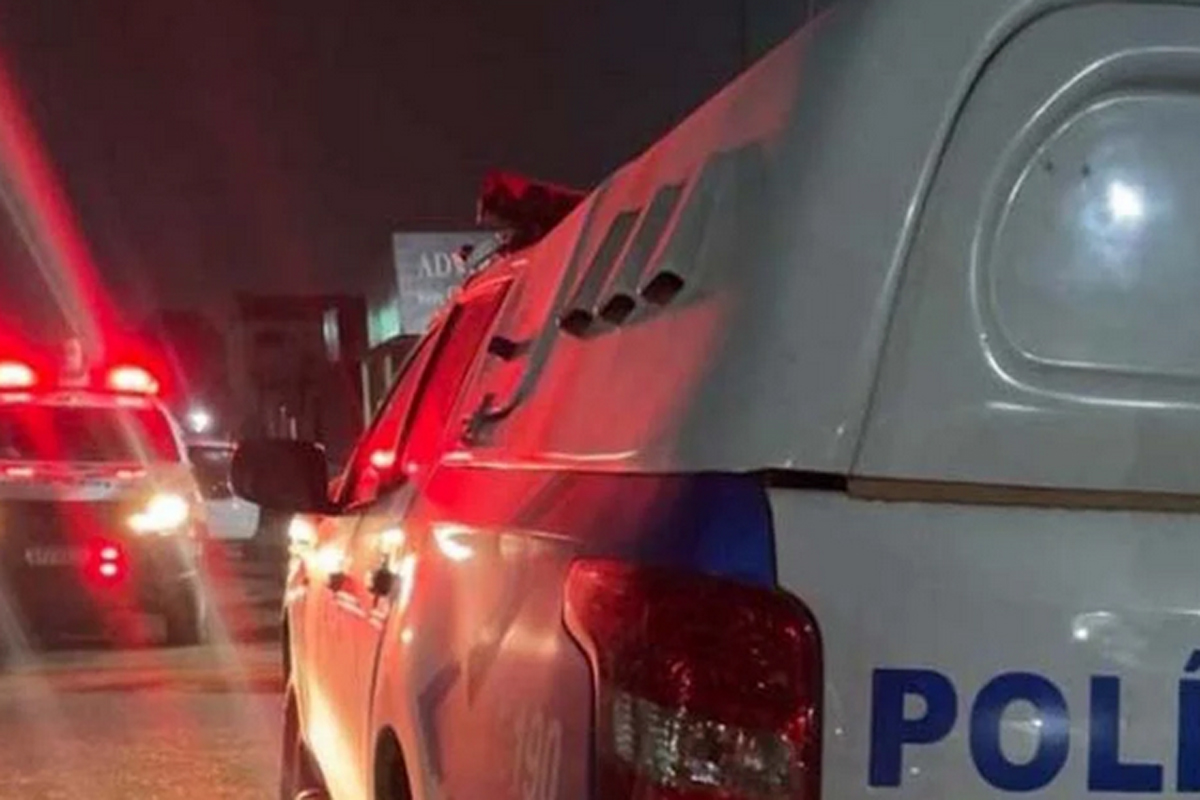 Homem é preso por violência doméstica após agredir esposa e reagir à prisão