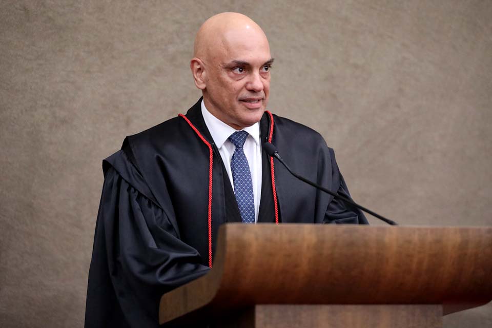 Moraes manda desbloquear vias em todo país e determina multa de R$ 100 mil por hora