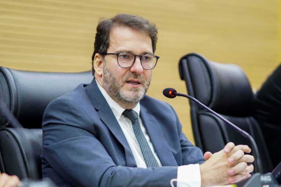 Deputado Alex Redano cobra manutenção urgente do ar condicionado no Hospital João Paulo II