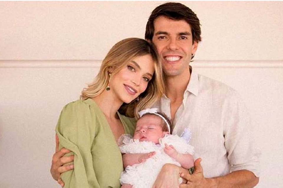 Carol Dias e Kaká celebram o primeiro mês de vida da filha, Esther