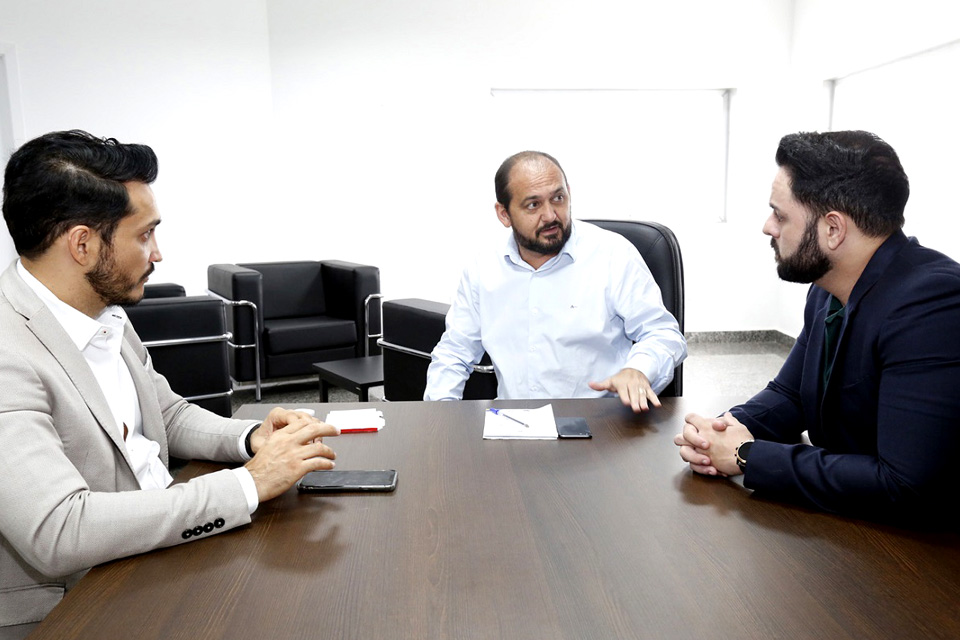 Laerte Gomes garante R$ 1 milhão para mutirão de cirurgias de cataratas em Ji-Paraná