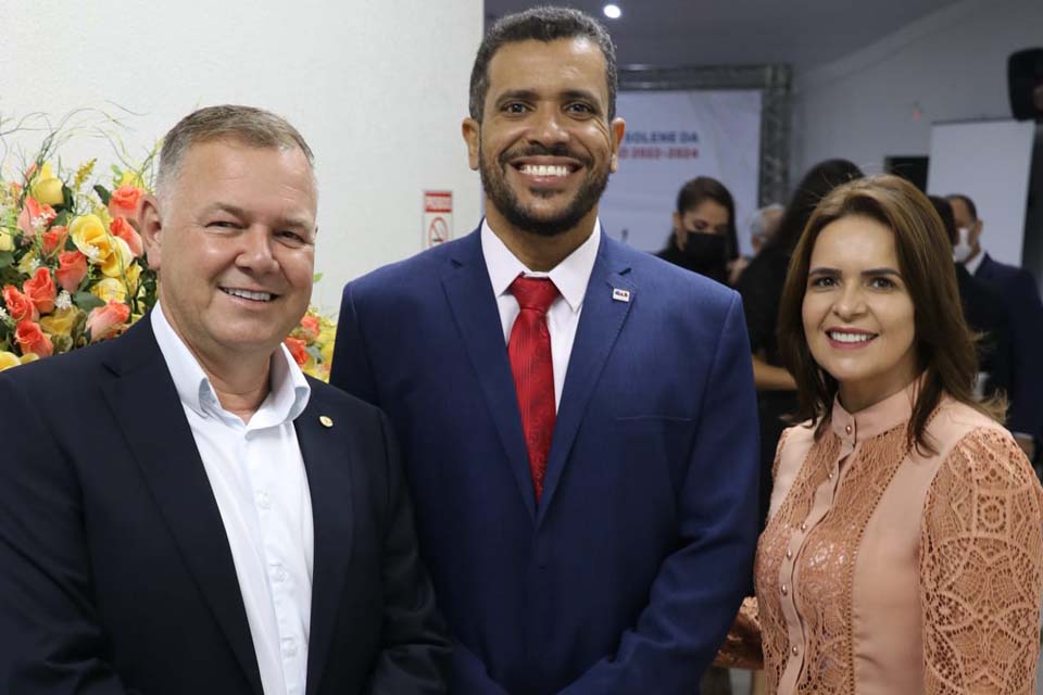 Deputado Federal Lucio Mosquini participa de solenidade de posse da nova diretoria da OAB subseção Jaru
