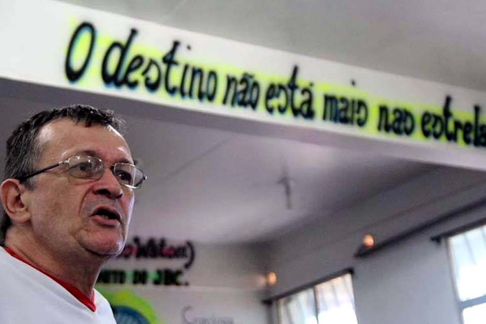 Professor Nazareno, o colunista mais polêmico do Norte, escreve: É difícil viver na democracia