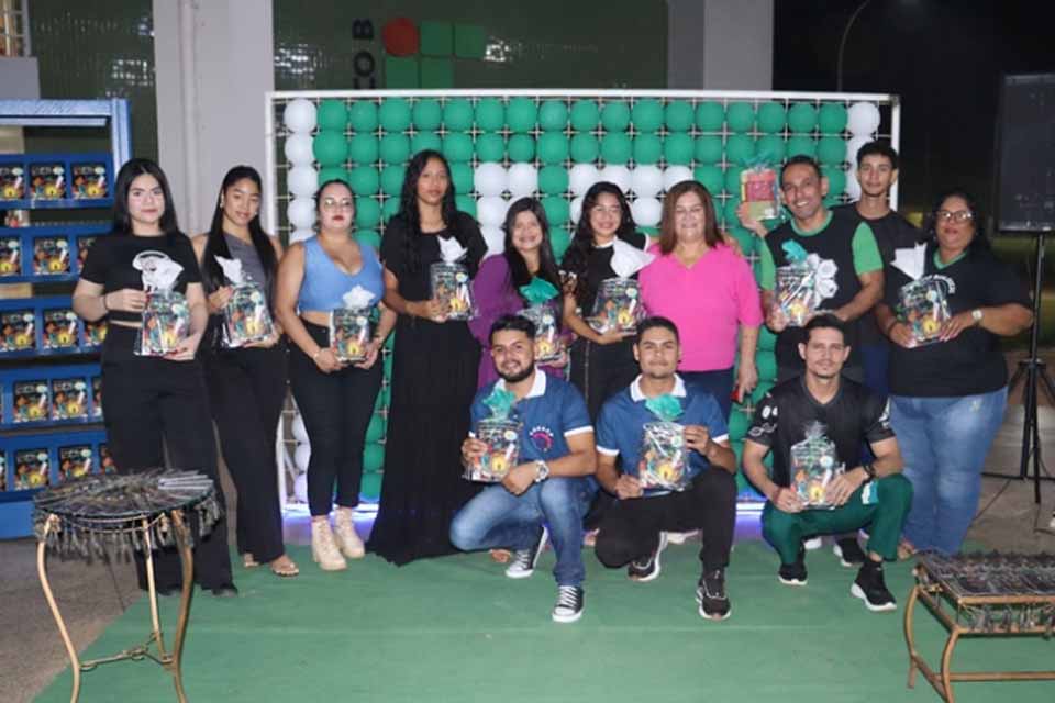 Acadêmicos do Campus Guajará-Mirim lançam obra coletiva sobre gêneros textuais em noite de celebração literária e acadêmica