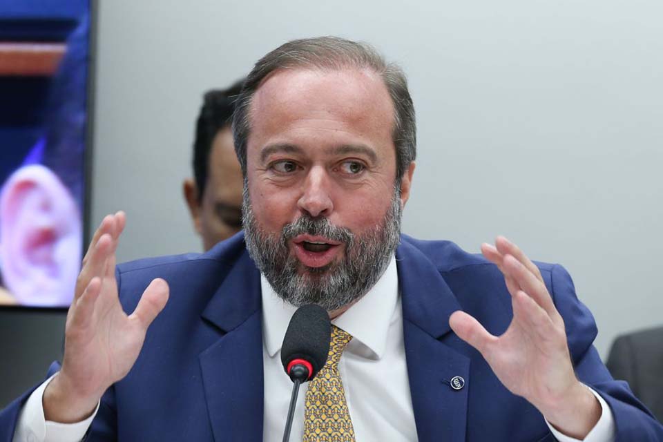 Câmara quer ouvir ministro sobre política de preços da Petrobras