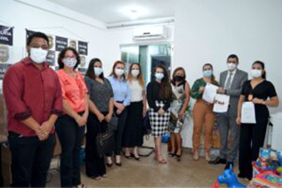 OAB Rondônia doa brinquedos para a Delegacia Especializada de Atendimento à Mulher