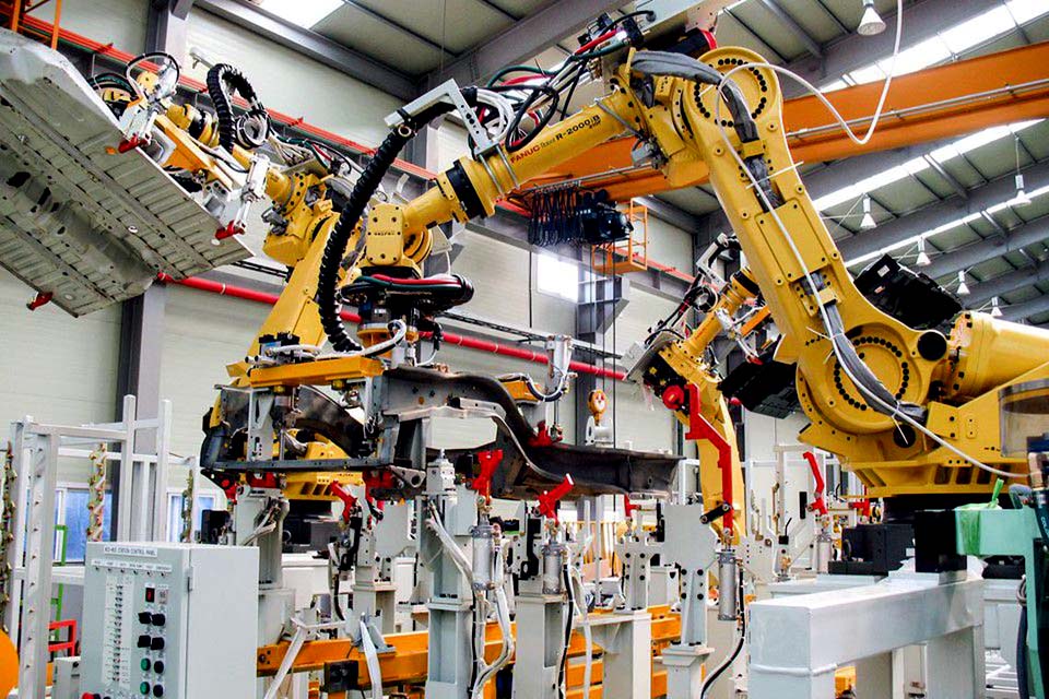 Confiança empresarial sobe 1,5 ponto em dezembro, o maior nível do ano