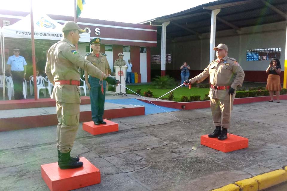 Homenagens marcam troca de comando no Corpo de Bombeiros