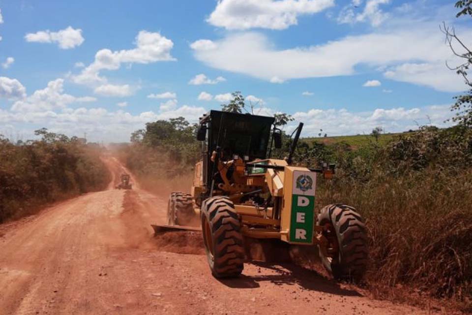 DER recupera rodovias na região de Pimenta Bueno para melhor trafegabilidade