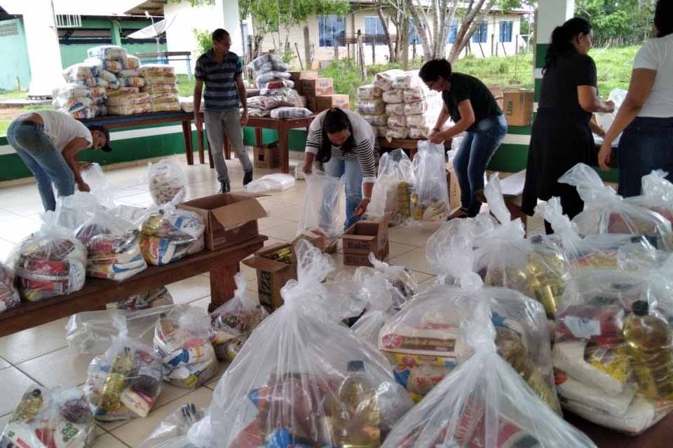 Secretaria de Educação realiza entrega de kits alimentares para alunos da rede municipal
