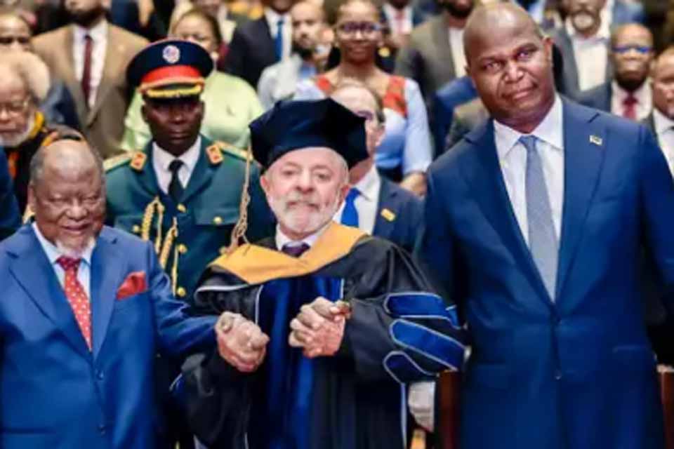 Lula recebe título de doutor honoris causa em Moçambique