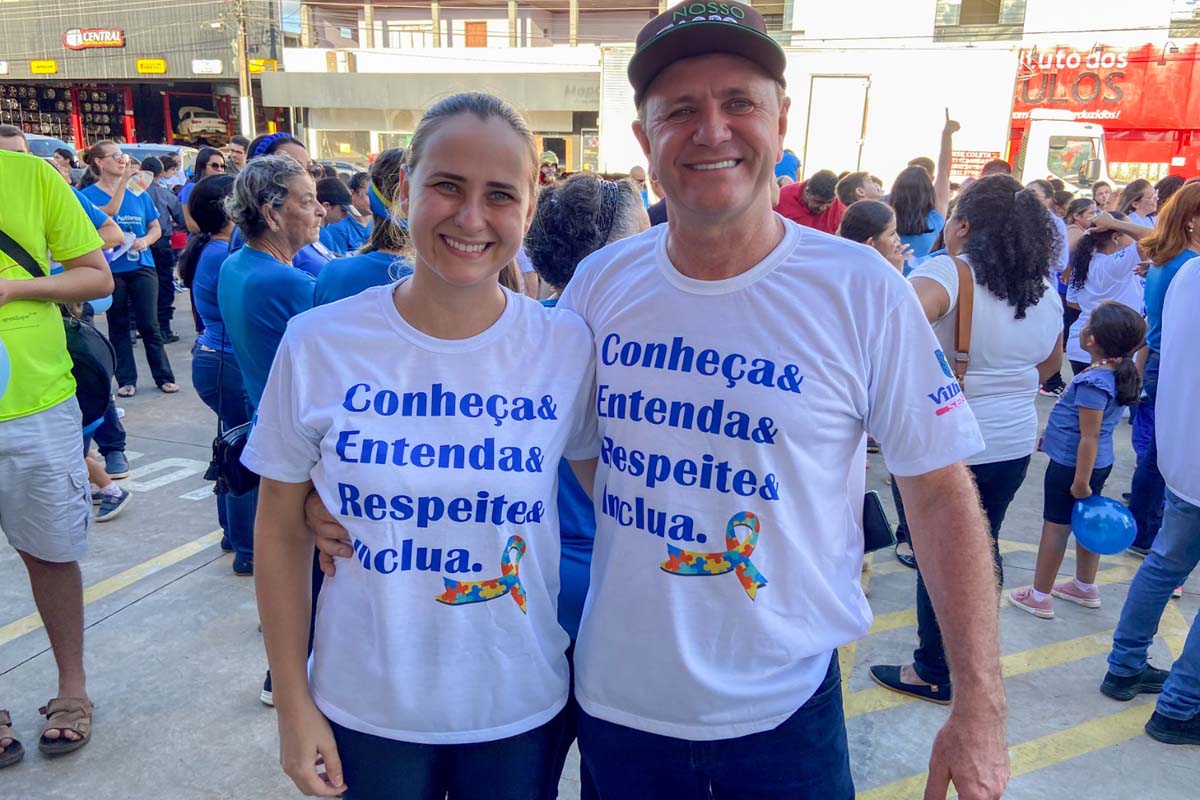 Vilhena se mobiliza pelo autismo e deputado Luizinho Goebel participa da caminhada com sua equipe