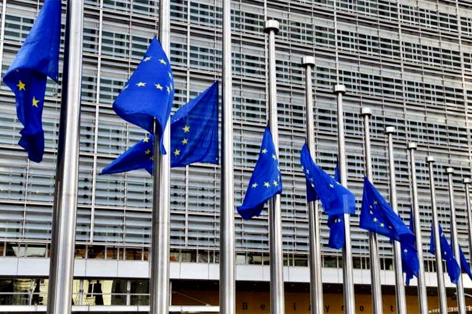 Bruxelas notifica Budapeste por libertação de passadores de migrantes