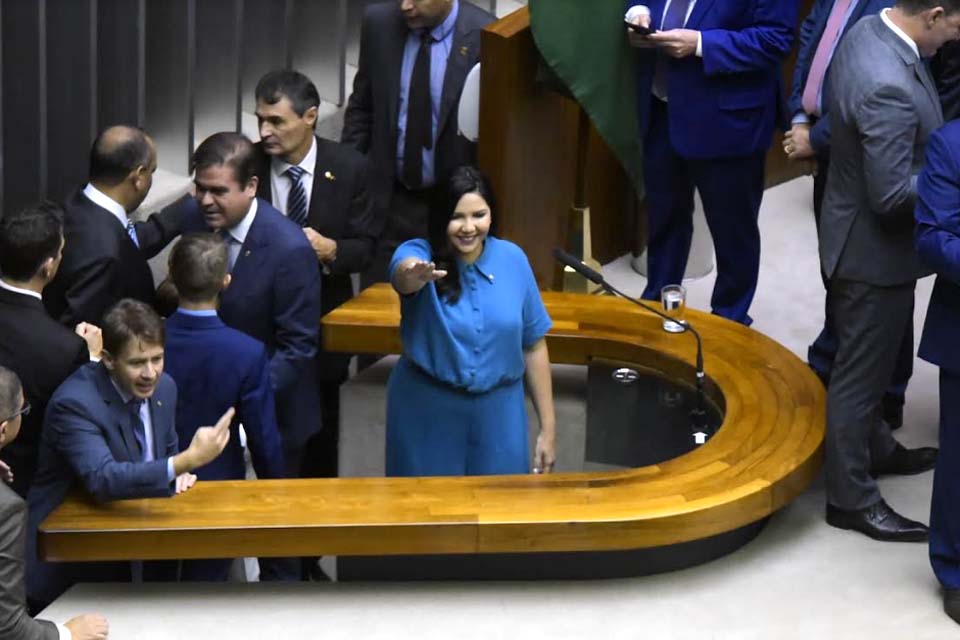 Eleita com 22.806 mil votos a Deputada Federal Cristiane Lopes toma posse na Câmara dos Deputados