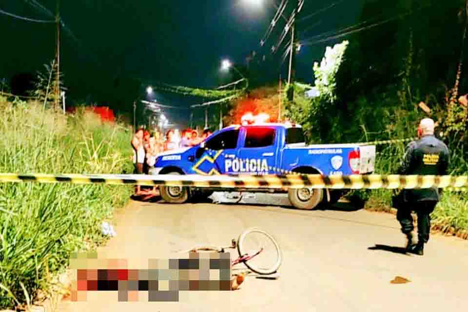 Homem é morto com vários tiros enquanto andava de bicicleta na zona Leste