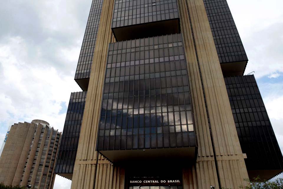 Dívida das empresas mais afetadas pela pandemia soma R$ 900 bilhões