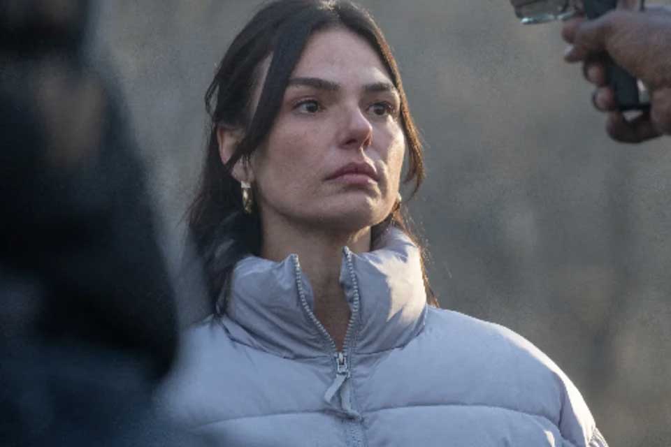 Filme com Stallone coloca Isis Valverde em prévia do Framboesa de Ouro