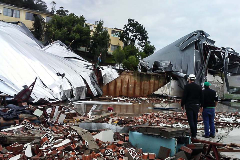 Defesa Civil levanta danos causados pela passagem de ciclone em SC