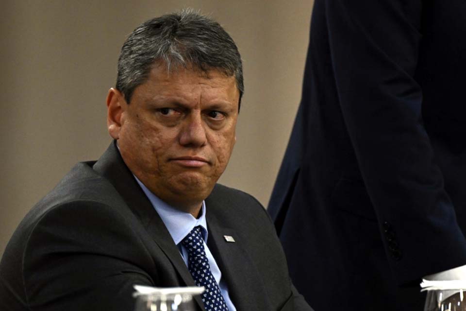 TSE mantém multa aplicada contra Tarcísio por propaganda antecipada