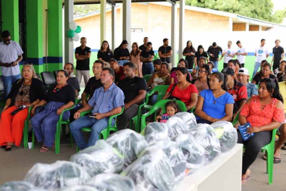 Trabalhadores de Costa Marques e São Miguel do Guaporé recebem kit de proteção individual do governo
