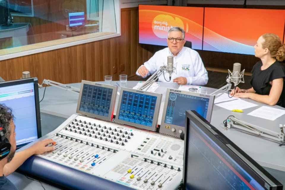 Padilha destaca avanços na saúde pública com Mais Médicos, vacinação e expansão do SAMU