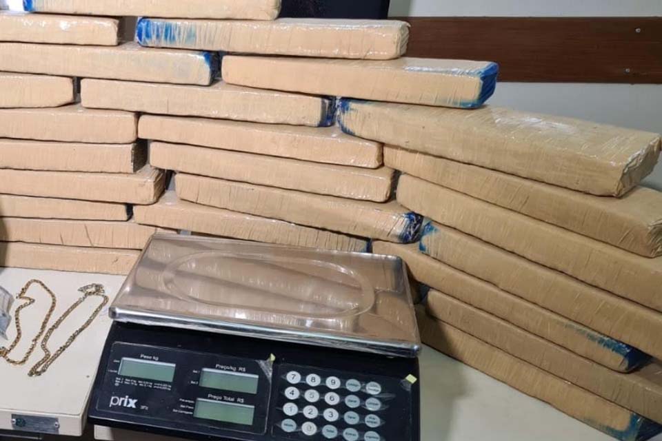 Polícia Militar apreende aproximadamente 20 kg de maconha