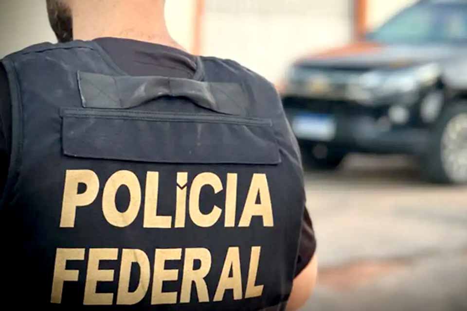 Funcionários e ex-funcionários da Caixa são alvos de operação da PF