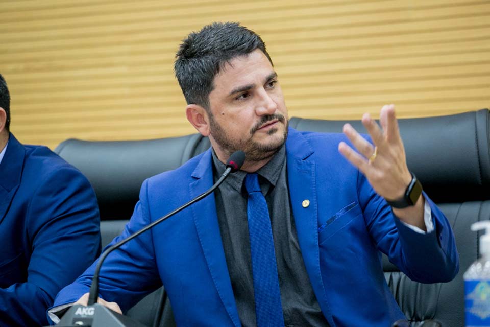 Deputado Jean Mendonça cobra do governo urgência no envio do PCCR da Polícia Penal para votação na ALE-RO