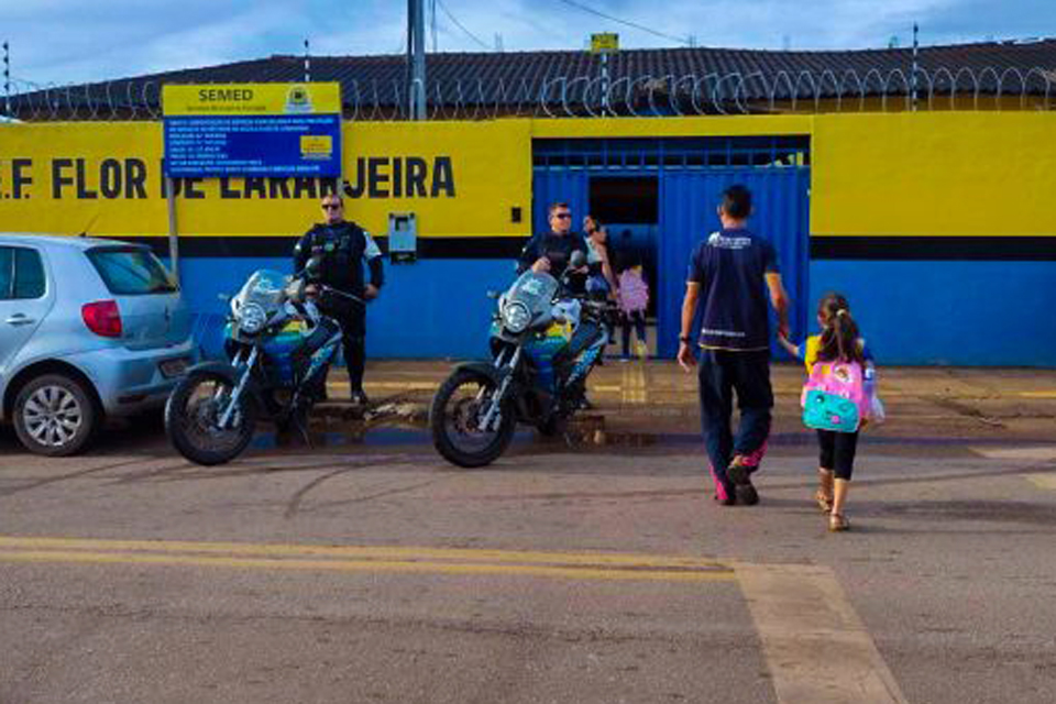 Polícia Militar intensifica fiscalização e orienta quanto aos cuidados no trânsito para volta às aulas