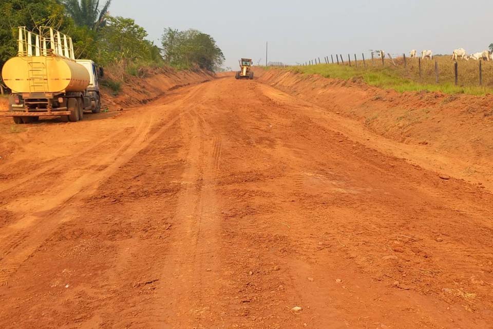 Prefeitura segue com recuperação de estradas rurais do município
