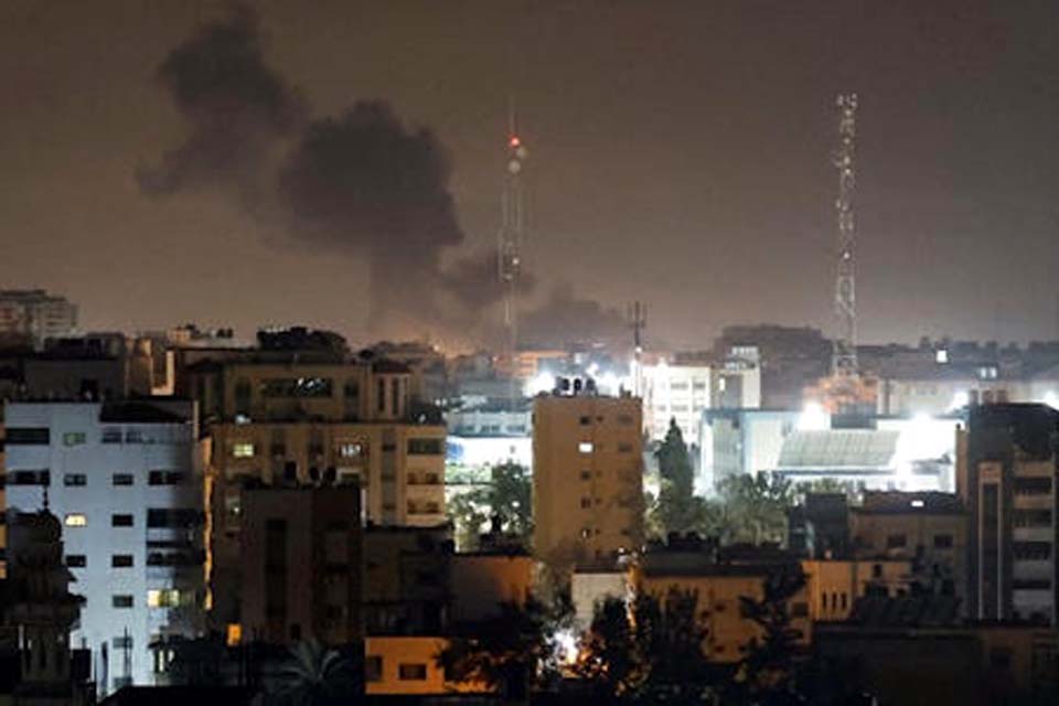 Palestinos disparam foguetes e Israel ataca Gaza após pedido dos EUA por calma